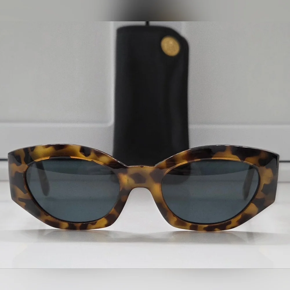 Vintage Gianni Versace Medusa Stud Cat Eye Sunglasses Tortoise w/ Case Italy